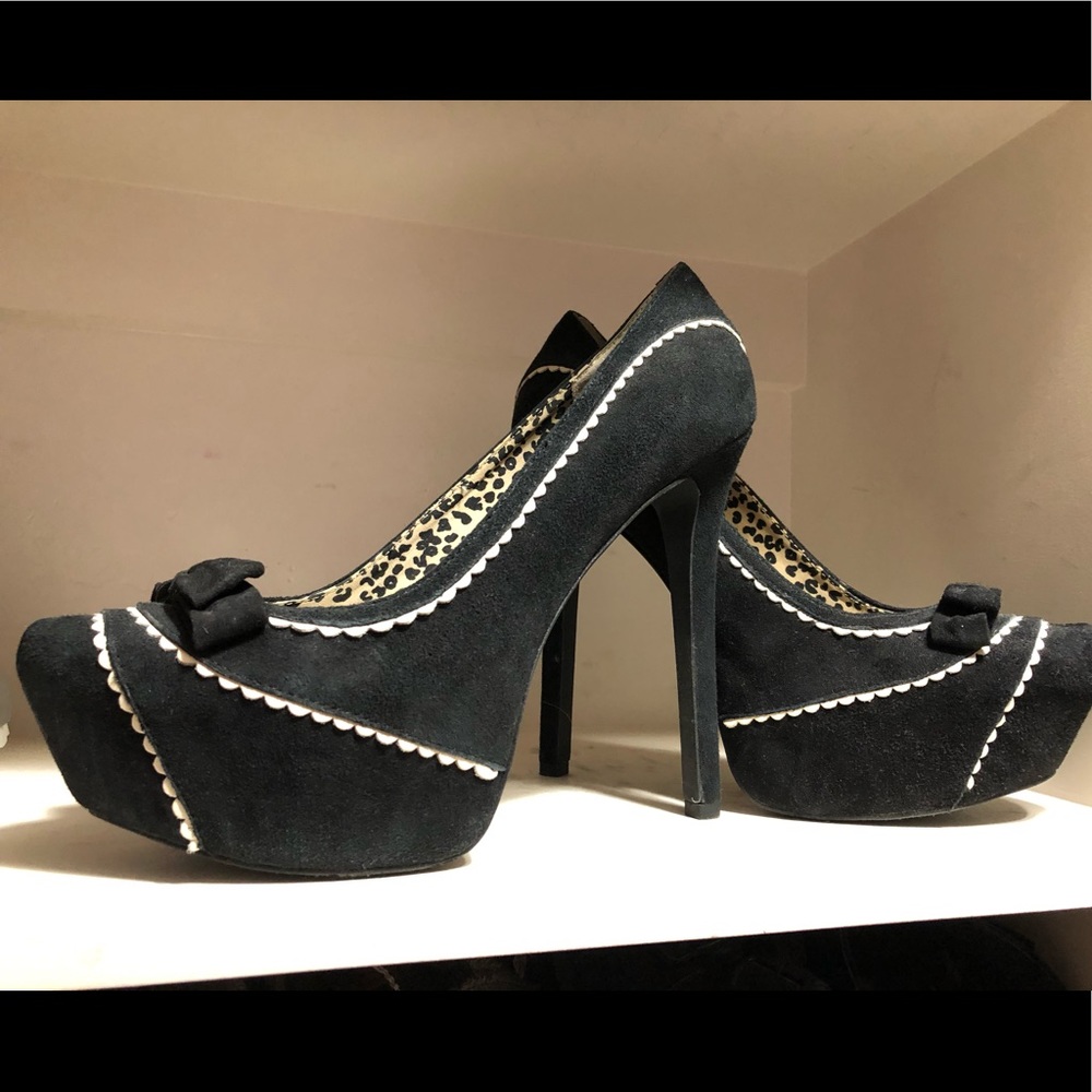 Jessica Simpson black heels
